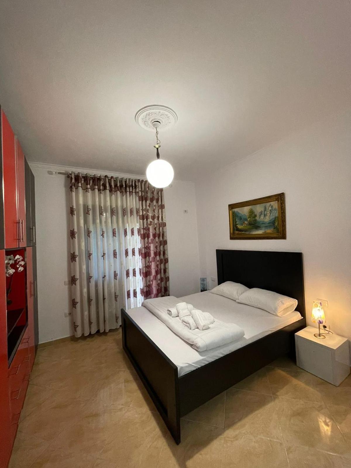 Anel'S Guesthouse Berat Exterior photo