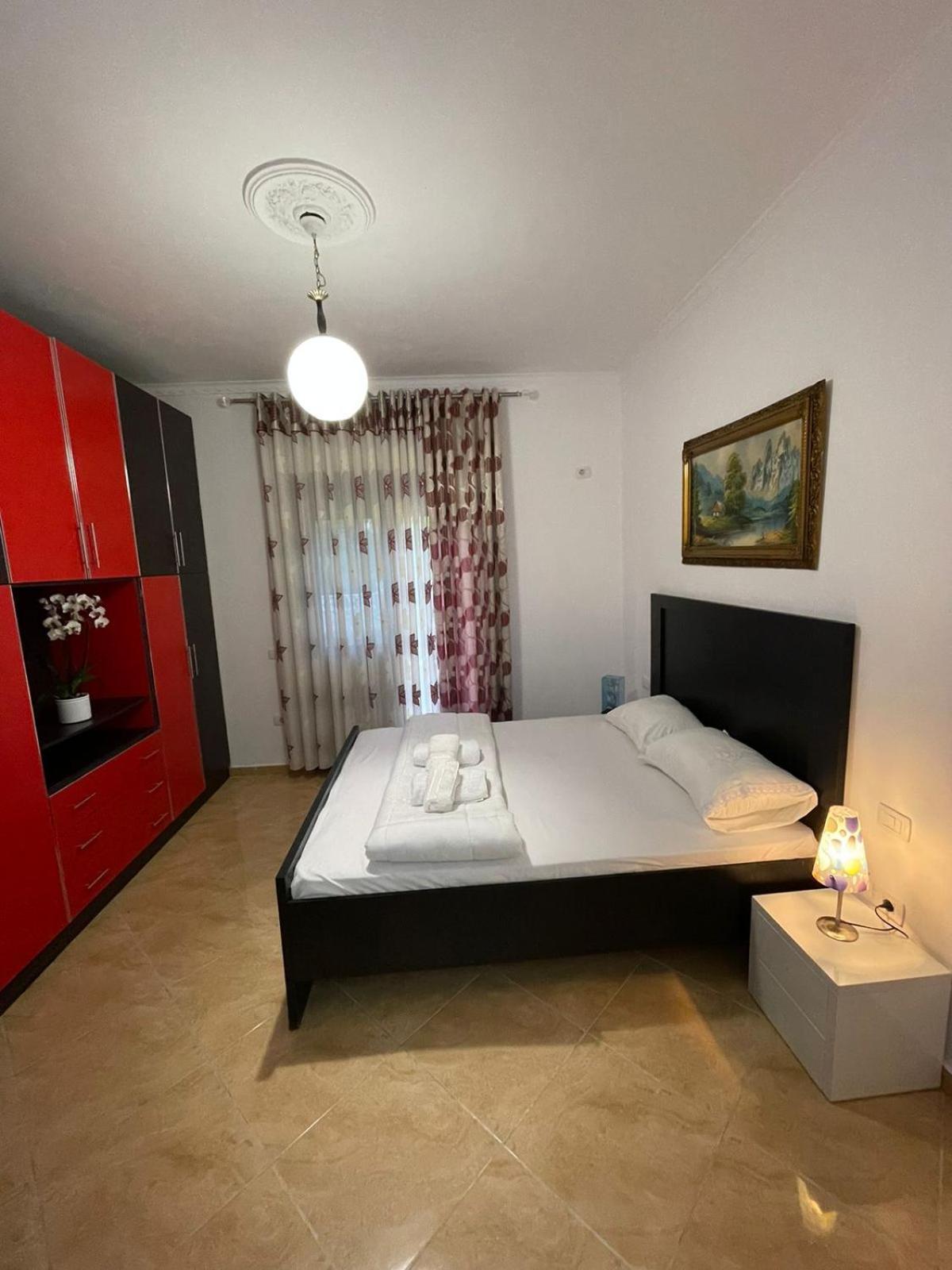 Anel'S Guesthouse Berat Exterior photo