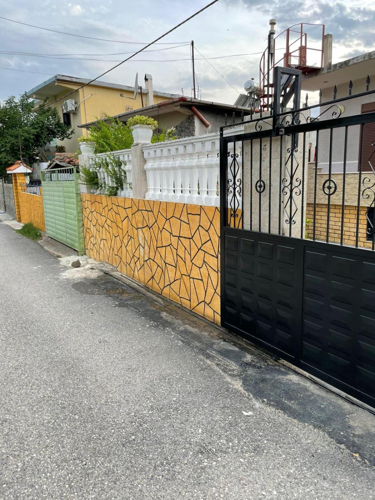 Anel'S Guesthouse Berat Exterior photo
