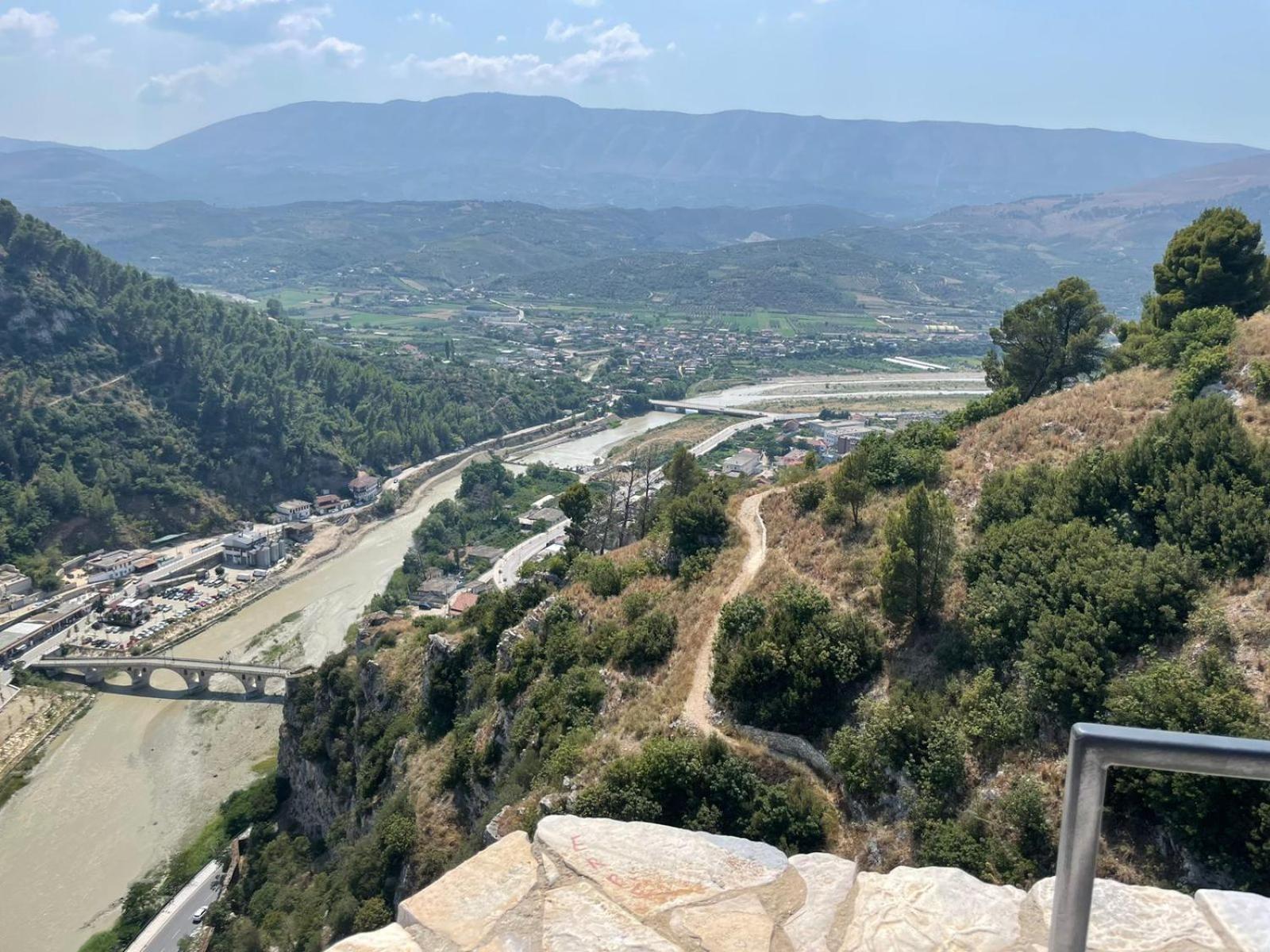 Anel'S Guesthouse Berat Exterior photo