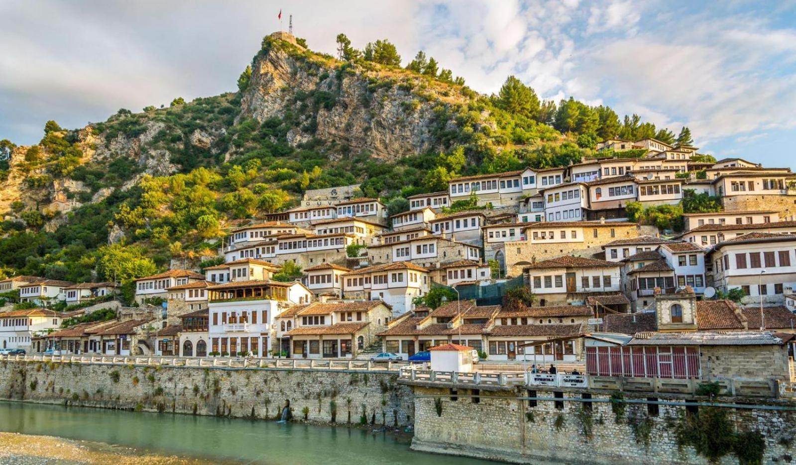 Anel'S Guesthouse Berat Exterior photo