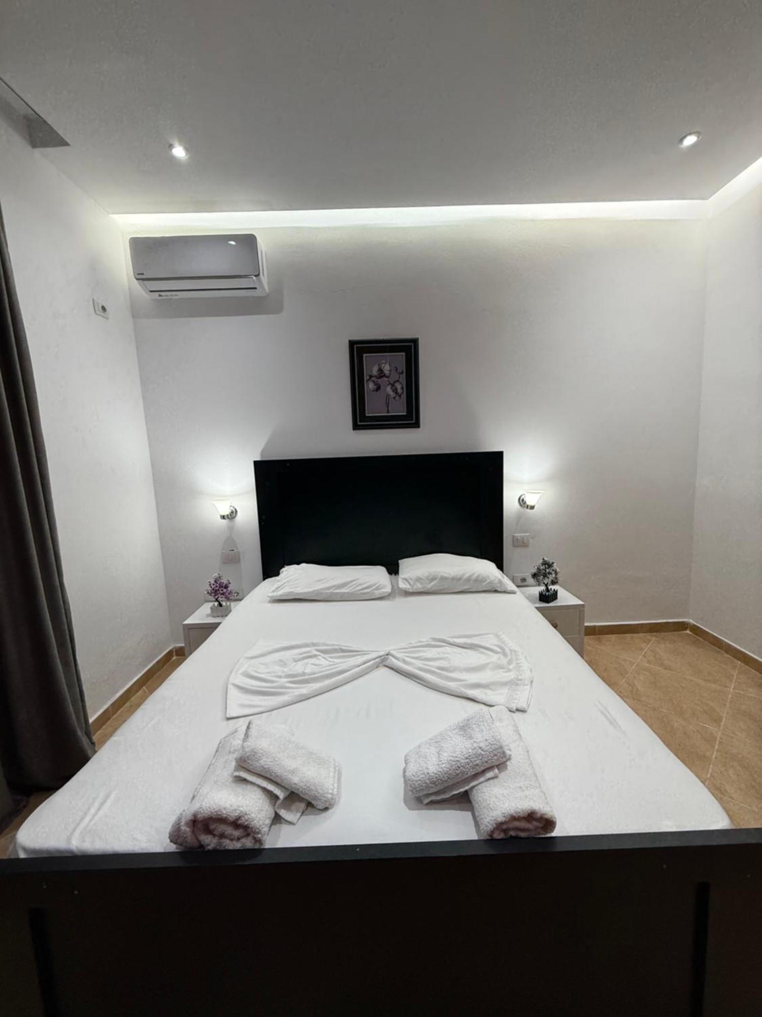 Anel'S Guesthouse Berat Exterior photo