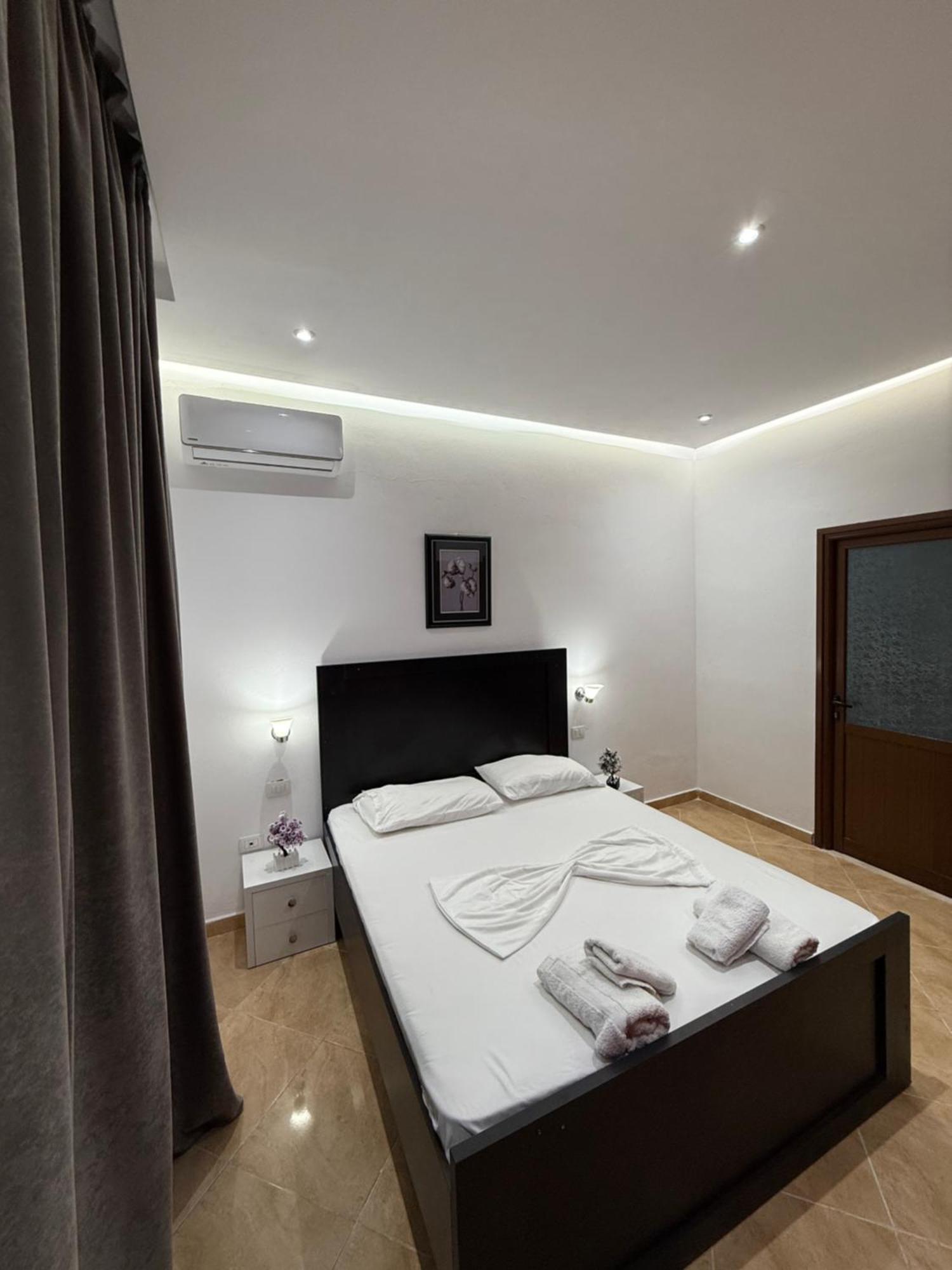 Anel'S Guesthouse Berat Exterior photo