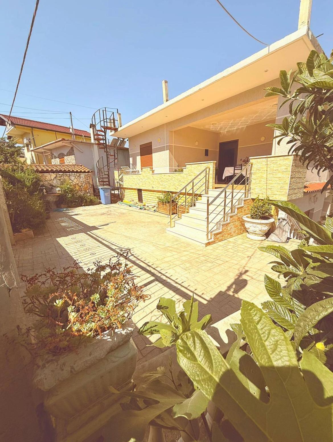 Anel'S Guesthouse Berat Exterior photo