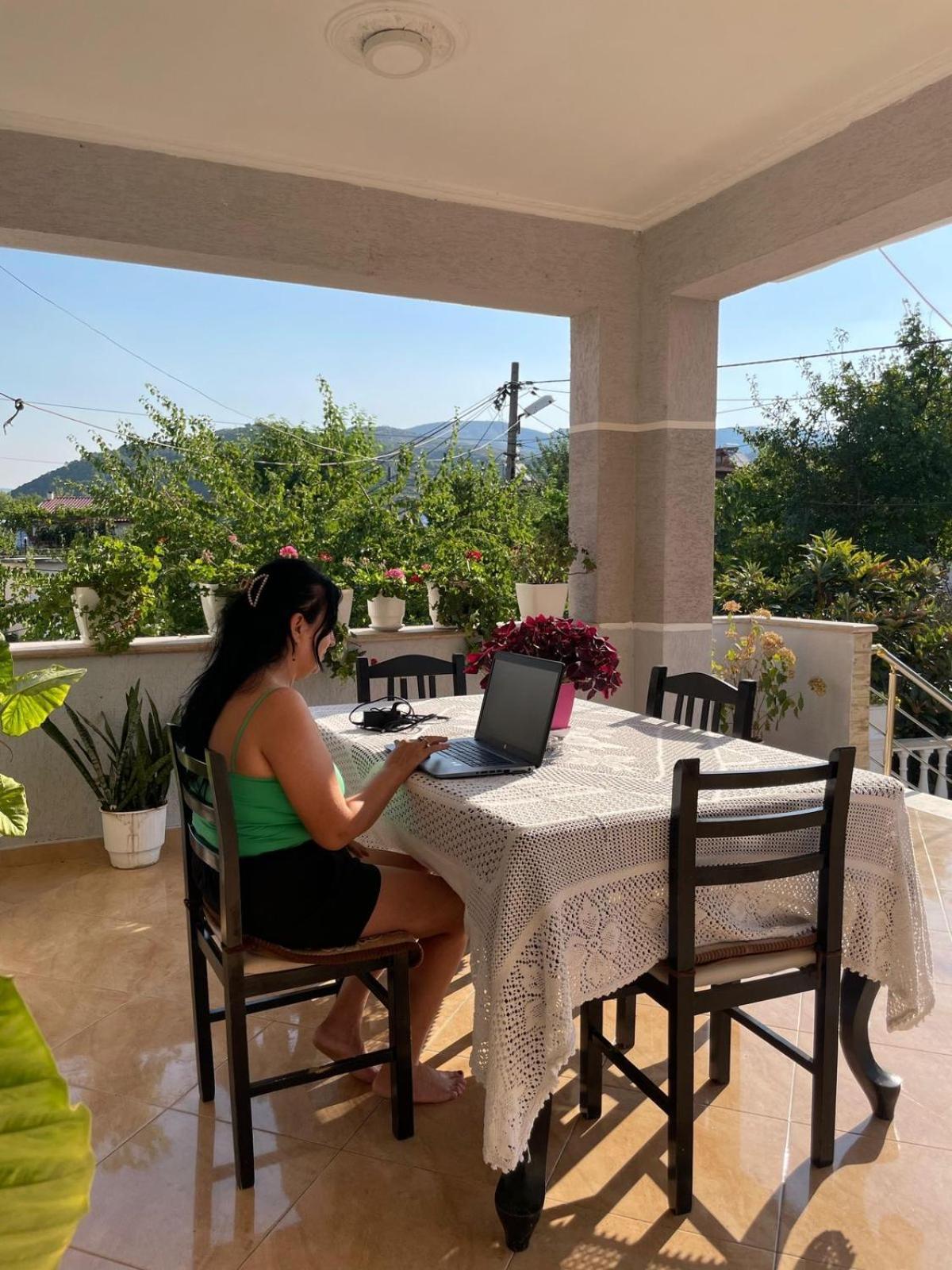 Anel'S Guesthouse Berat Exterior photo